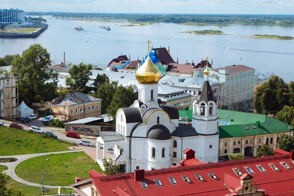 Nizhny Novgorod, Rusia, 12 de julio de 2019. Vista panorámica aérea de la ciudad en el día de verano . — Foto de Stock