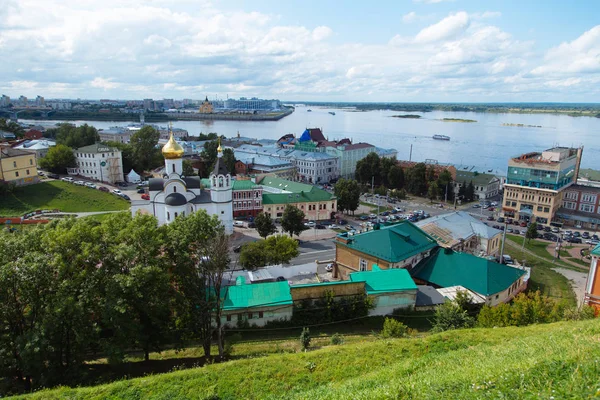 Nizhny Novgorod, Rússia, 12 de julho de 2019. Vista panorâmica aérea da cidade no dia de verão . — Fotografia de Stock