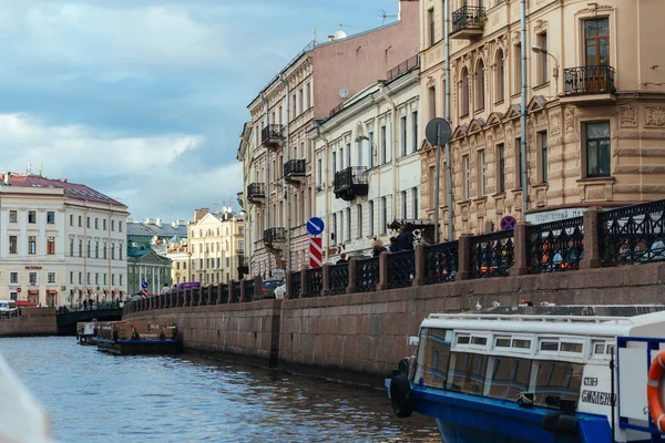 Sankt Petersburg, Rosja-20 Wrzesień 2015-rzeka Moyka św. — Zdjęcie stockowe