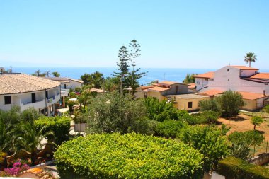 Calabria, İtalya, Capo Vaticano 'daki otelden yaz deniz manzarası