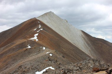 Mugur-Aksy köyünün çevresi. Temmuz 2019.