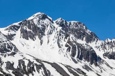 Yapay göl ile Alp manzara, İtalya