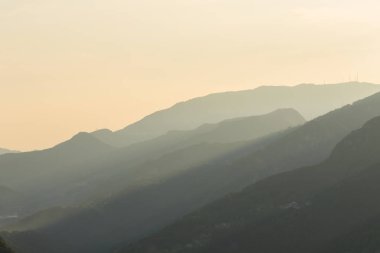 Yaz aylarında Alp panoraması, İtalyan Alpleri