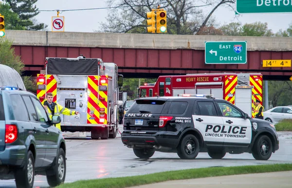 May 2018 Stevensville Usa Police Man Directs Traffic Scene Bad — Stock Photo, Image