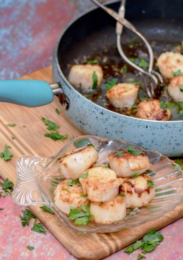 Hazırlama ve deniz tarağı, evde gurme yemek pişirme kaplama