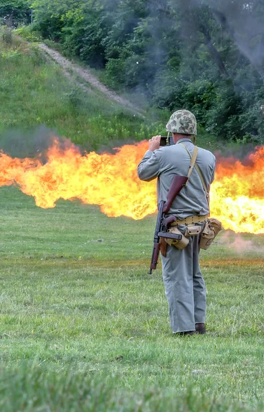 Červen 2018 Abychom Nezapomněli Událost Joseph Usa Voják Dívá Plameny — Stock fotografie