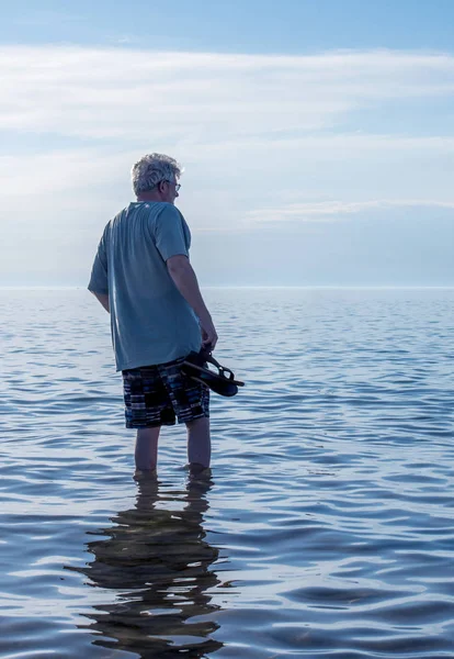 Handsome Senior Male Walks Warm Waters Lake Michigan His Sandles — Stock Photo, Image