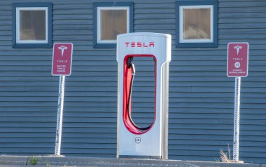 22 Ekim 2018, St Joseph Mi Usa; Bir elektrikli araç Tesla İstasyonu elektrikli araçlar kadar şarj etmek hazırdır