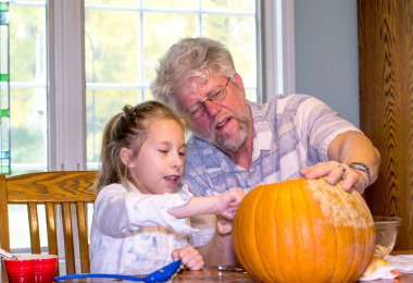 Büyükbaba jack o fener için yüzü tam olarak görme onun torunu açıklandığı gibi dinler