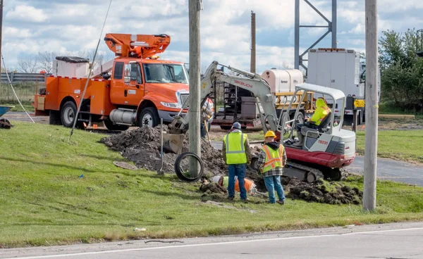 Října 2018 Michigan Usa Zaměstnanci Nástroji Zařízení Kterým Zemního Kabelu — Stock fotografie