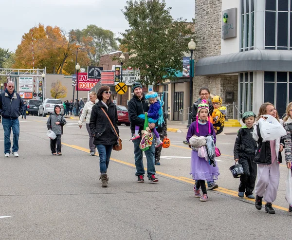 Octubre 2018 Coloma Usa Una Procesión Niños Familias Disfraces Halloween —  Fotos de Stock