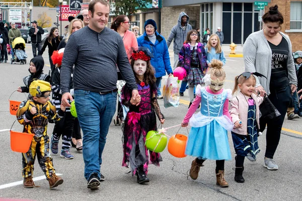 Oktober 2018 Coloma Usa Kinder Den Verschiedensten Kostümen Spazieren Mit — Stockfoto