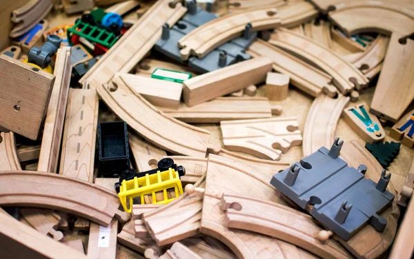 Binari e parti di treni in legno — Foto Stock