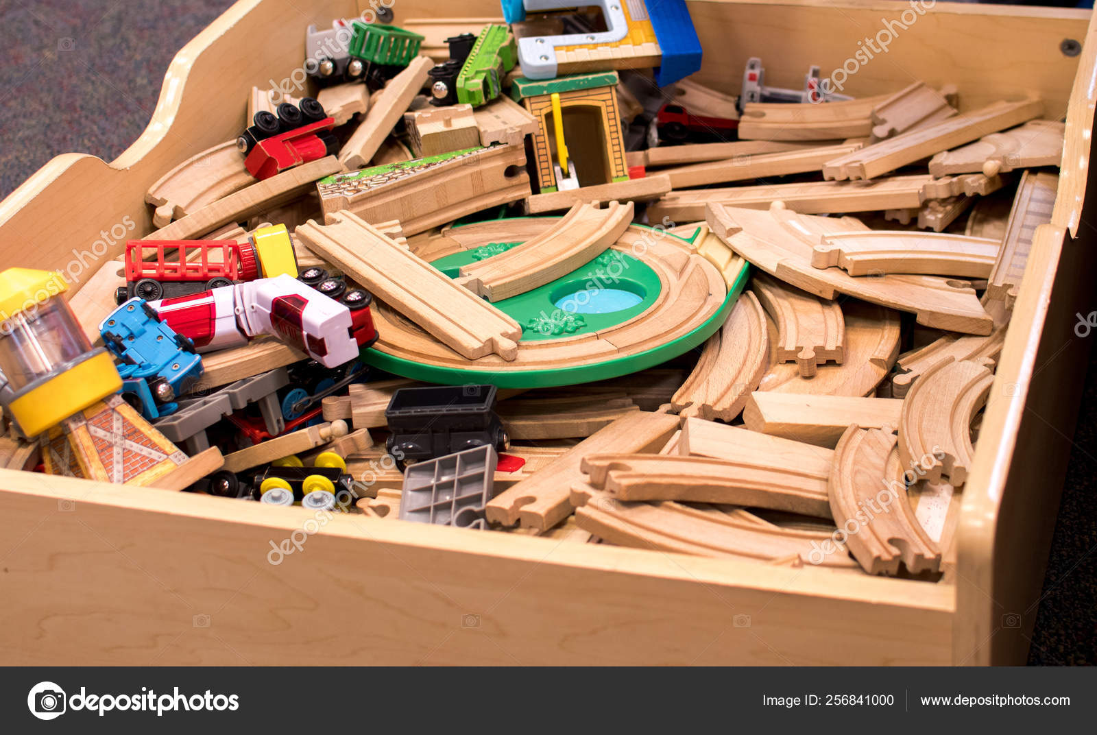 toy train table
