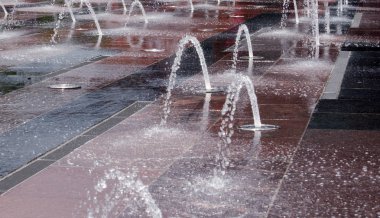 kemerli çeşmeler sanatsal bir tasarım oluşturmak