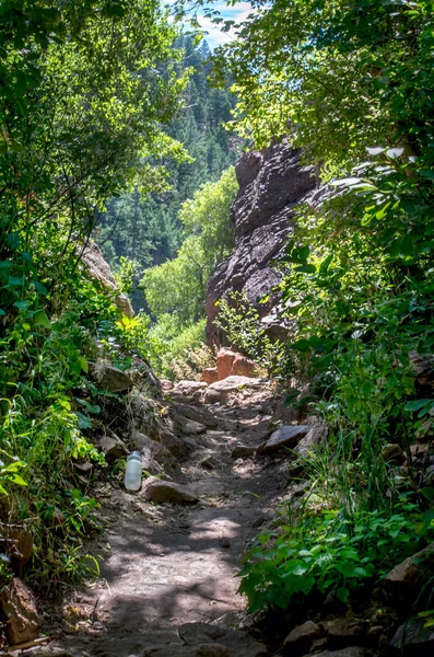 Hiking trail in Eldorado canyon state park — Stock Photo, Image