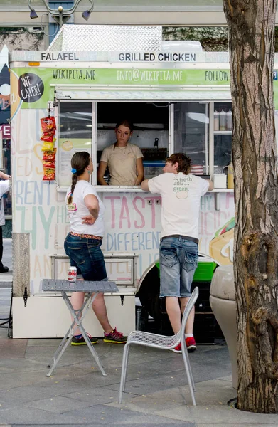 Ordering fast food in Colorado usa — Stock Photo, Image