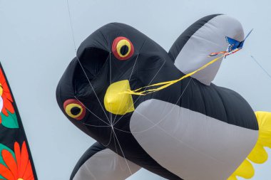 gökyüzünde dev uçurtma