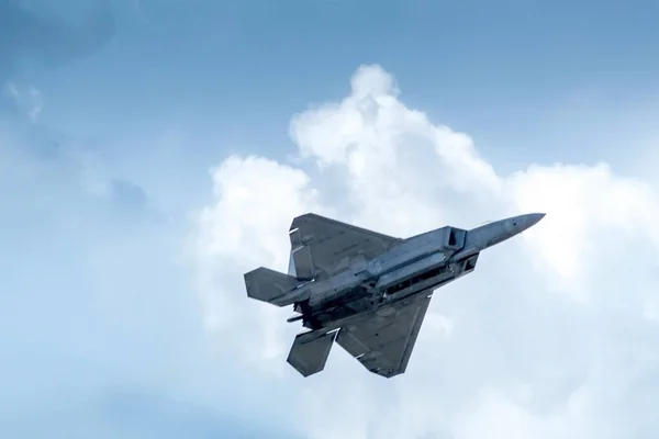 Michigan hava gösterisi F 22 Raptor savaş uçağı — Stok fotoğraf