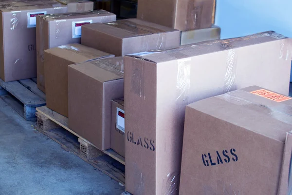 Pallet of boxes ready to be shipped — Stock Photo, Image