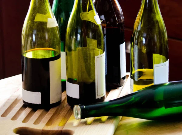 Partially filled wine bottles at a party — Stock Photo, Image