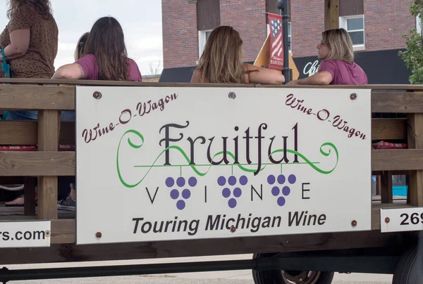 Tourists in a wine-0 wagon — Stock Photo, Image