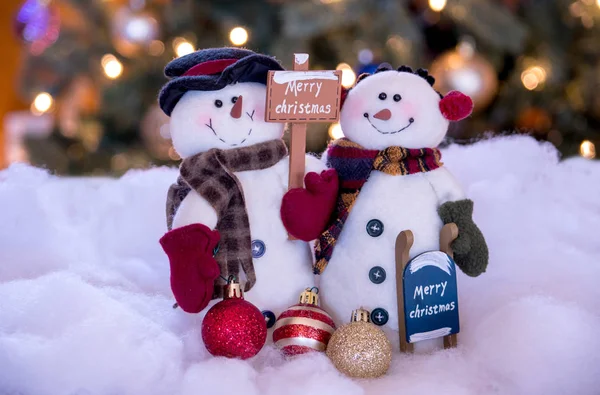 Snowman couple wishes you a Merry Christmas — Stock Photo, Image