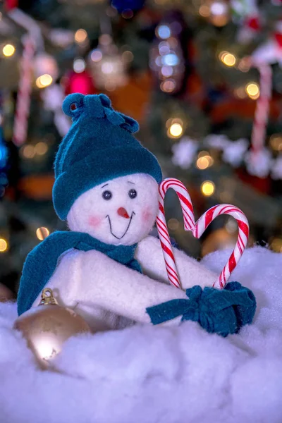 Muñeco de nieve relleno y corazón de bastón de caramelo —  Fotos de Stock