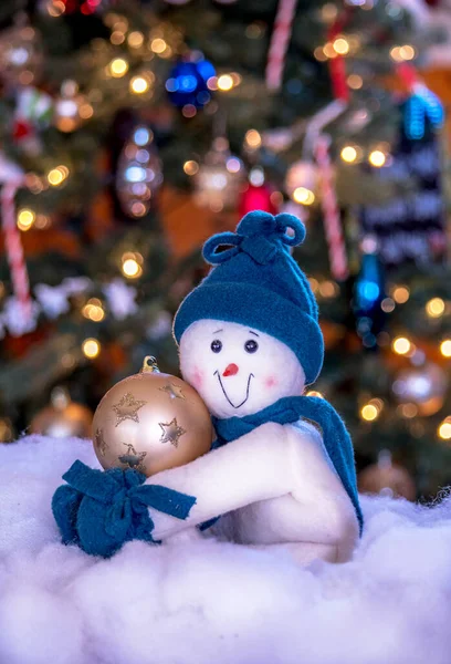 Adorable Snow Man Holds Gold Ornament Poses Cotton Snow Bank — Stock Photo, Image