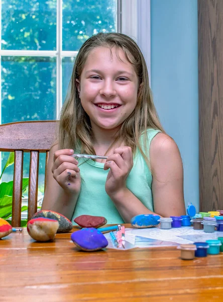 Proud Little Girl Shows Her Art — Stock Photo, Image