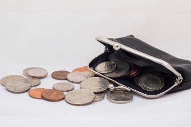 Açık siyah madeni paralarla duvarlı