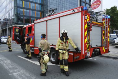 İtfaiyeciler Brüksel, Belçika'da maaş kesintilerini protesto etti