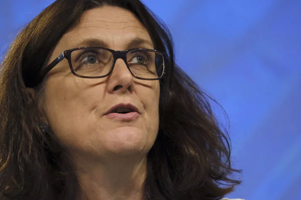 Europees commissaris voor handel Cecilia Malmstrom geeft een pers — Stockfoto