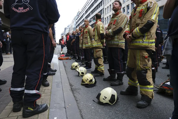 Firefighters protest Salary cuts in Brussels, Belgium — Stock Photo, Image