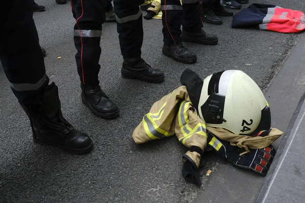 Firefighters protest Salary cuts in Brussels, Belgium — Stock Photo, Image