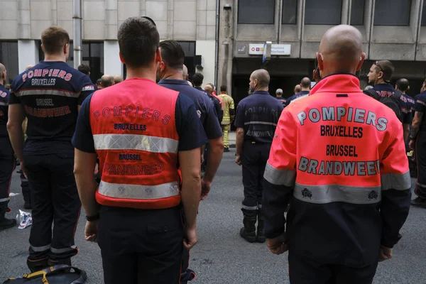 Bomberos protestan por recortes salariales en Bruselas, Bélgica —  Fotos de Stock