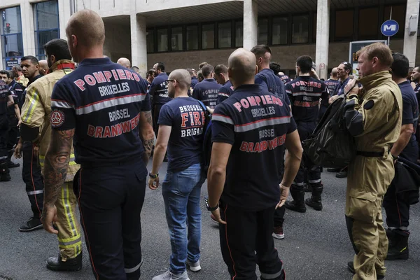 Firefighters protest Salary cuts in Brussels, Belgium — Stock Photo, Image