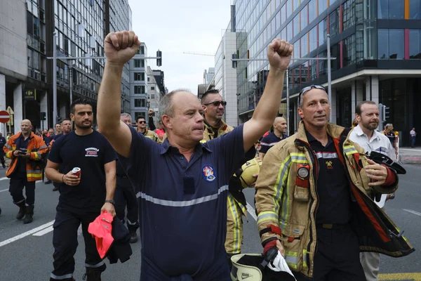 Firefighters protest Salary cuts in Brussels, Belgium — Stock Photo, Image