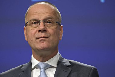  Avrupa Birliği Komiseri Tibor Navracsics'in Eur ile ilgili basın toplantısı