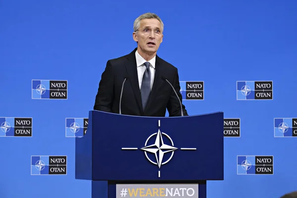 Sekretarz generalny Jens Stoltenberg daje konferencji prasowej niebezpieczeństw — Zdjęcie stockowe