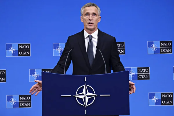 Генеральный секретарь Йенс Столтенберг дал пресс-конференцию ахеа — стоковое фото