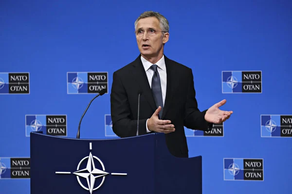 Генеральный секретарь Йенс Столтенберг дал пресс-конференцию ахеа — стоковое фото