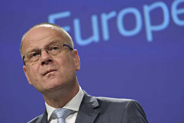 Conferencia de prensa del Comisario de la UE Tibor NAVRACSICS sobre la Europa de los ciudadanos — Foto de Stock