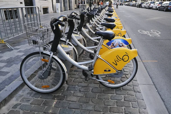 2019年7月4日比利时布鲁塞尔公共自行车停车场 — 图库照片