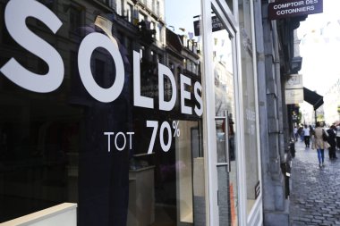 Rue Dansaert alışveriş, ana alışveriş caddesi, Brüksel,Belçika jul üzerinde. 4, 2019.