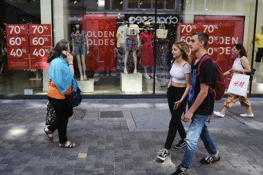 Rue Neuve alışveriş, ana alışveriş caddesi, Brüksel'de, Belçika jul üzerinde. 5, 2019.