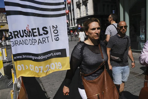 Siklizm hayranları 4 Temmuz 2019 tarihinde Brüksel'in merkezindeki Tour de France 2019 fan parkında tur attı.