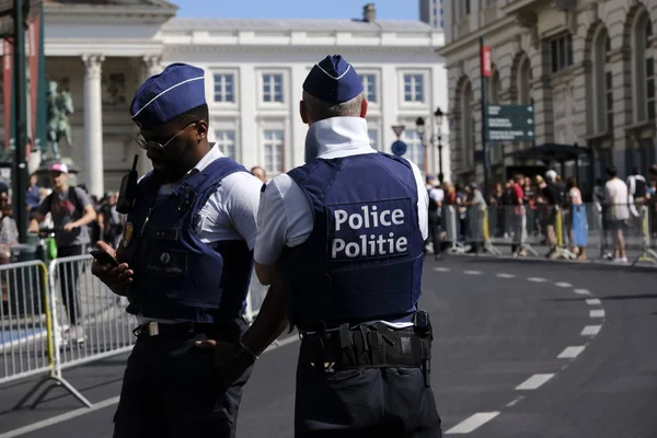 Polizisten Sichern Das Gelände Während Der Präsentation Der Teams Zwei — Stockfoto