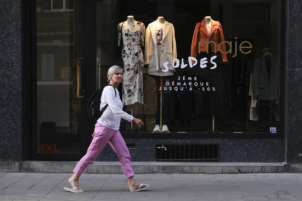 Shoppers Rue Dansaert Main Shopping Street Brussels Belgium Jul 2019 — стоковое фото