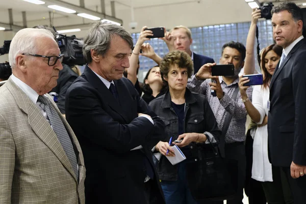 El Presidente del Parlamento Europeo, David SASSOLI, paga un tribut — Foto de Stock